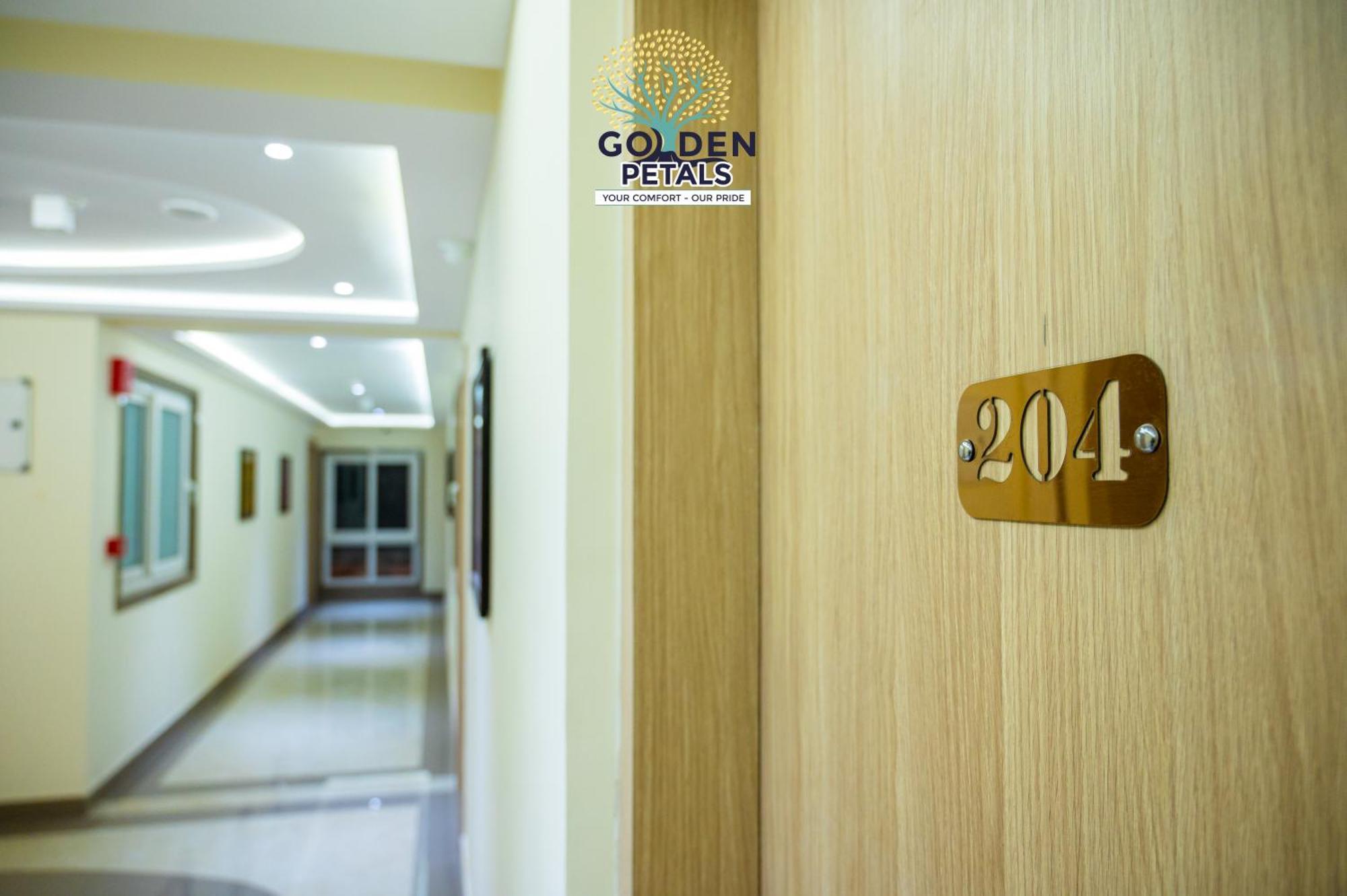 Hotel Golden Petals Varanasi Exterior photo
