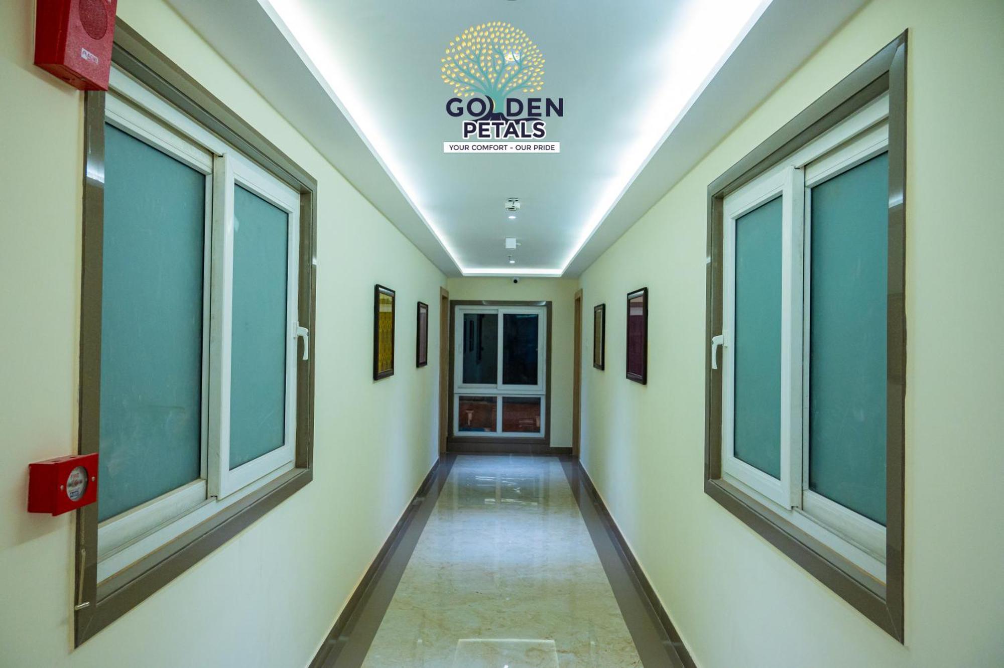 Hotel Golden Petals Varanasi Exterior photo